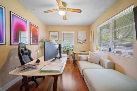 Villa ou maison à vendre à Miami, Floride: 2 chambres, 86.96 m2 № 2059660 - photo 17