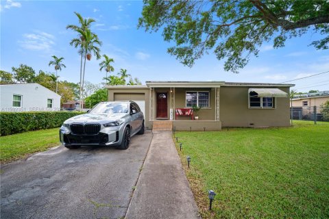 Villa ou maison à vendre à Miami, Floride: 2 chambres, 86.96 m2 № 2059660 - photo 8