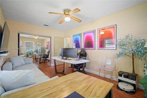 Villa ou maison à vendre à Miami, Floride: 2 chambres, 86.96 m2 № 2059660 - photo 18