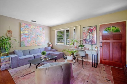 Villa ou maison à vendre à Miami, Floride: 2 chambres, 86.96 m2 № 2059660 - photo 13