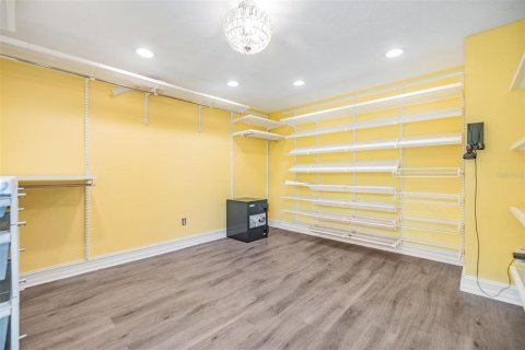 House in Tampa, Florida 4 bedrooms, 228.45 sq.m. № 1776797 - photo 18