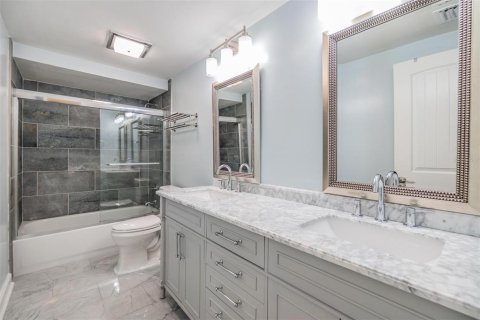 House in Tampa, Florida 4 bedrooms, 228.45 sq.m. № 1776797 - photo 22