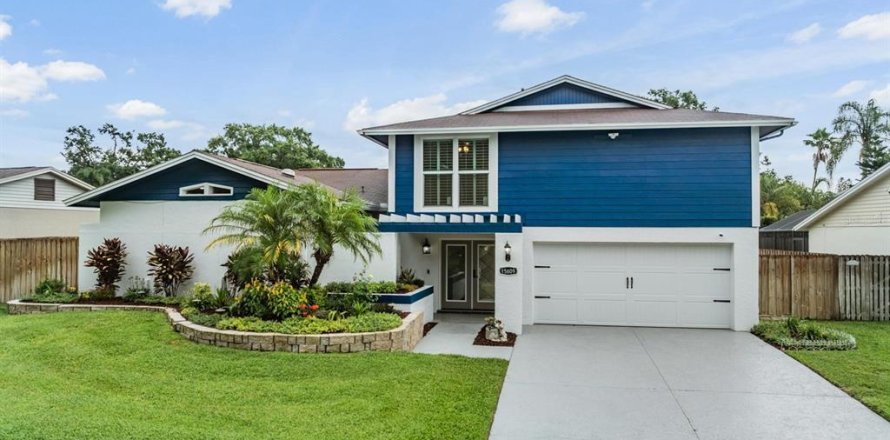 House in Tampa, Florida 4 bedrooms, 228.45 sq.m. № 1776797