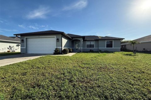 House in Rotonda, Florida 3 bedrooms, 157.47 sq.m. № 1883983 - photo 1