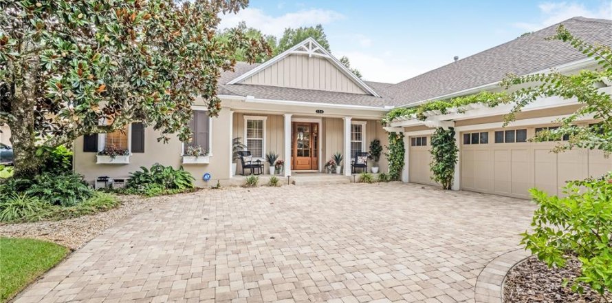 House in DeLand, Florida 4 bedrooms, 286.6 sq.m. № 1908319