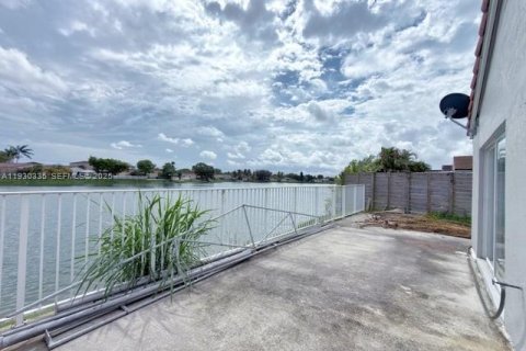 Villa ou maison à vendre à Miami, Floride: 3 chambres, 130.62 m2 № 1989185 - photo 27