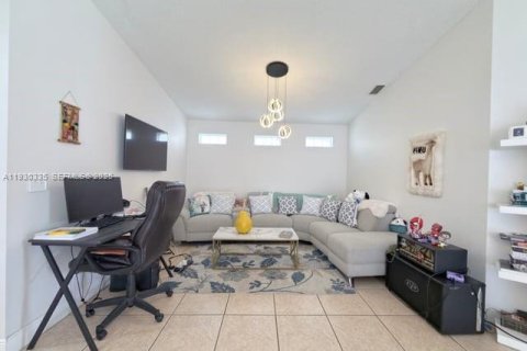 Villa ou maison à vendre à Miami, Floride: 3 chambres, 130.62 m2 № 1989185 - photo 25
