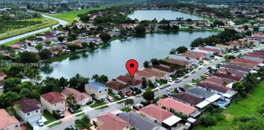 Villa ou maison à Miami, Floride 3 chambres, 130.62 m2 № 1989185