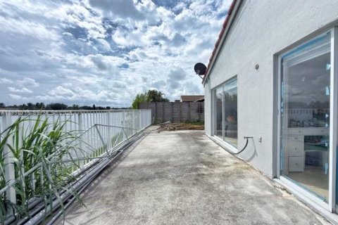 Villa ou maison à vendre à Miami, Floride: 3 chambres, 130.62 m2 № 1989185 - photo 29