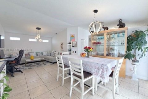 Villa ou maison à vendre à Miami, Floride: 3 chambres, 130.62 m2 № 1989185 - photo 24