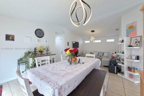 Villa ou maison à vendre à Miami, Floride: 3 chambres, 130.62 m2 № 1989185 - photo 21