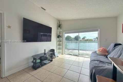 Villa ou maison à vendre à Miami, Floride: 3 chambres, 130.62 m2 № 1989185 - photo 12