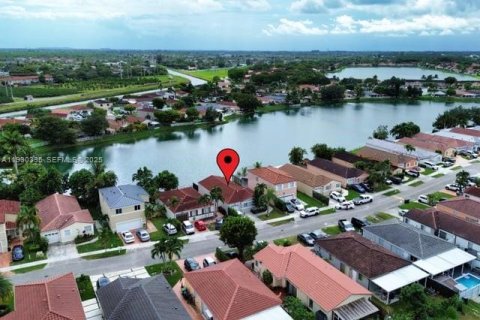 Villa ou maison à vendre à Miami, Floride: 3 chambres, 130.62 m2 № 1989185 - photo 2