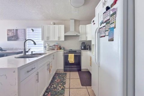 Villa ou maison à vendre à Miami, Floride: 3 chambres, 130.62 m2 № 1989185 - photo 10