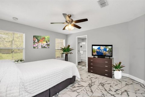 House in Davenport, Florida 4 bedrooms, 154.68 sq.m. № 1910069 - photo 20