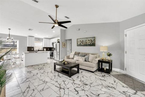 House in Davenport, Florida 4 bedrooms, 154.68 sq.m. № 1910069 - photo 19