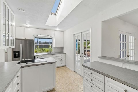 House in Sun City Center, Florida 2 bedrooms, 121.52 sq.m. № 2157596 - photo 3