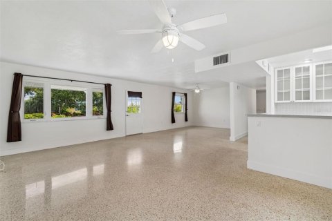 House in Sun City Center, Florida 2 bedrooms, 121.52 sq.m. № 2157596 - photo 9