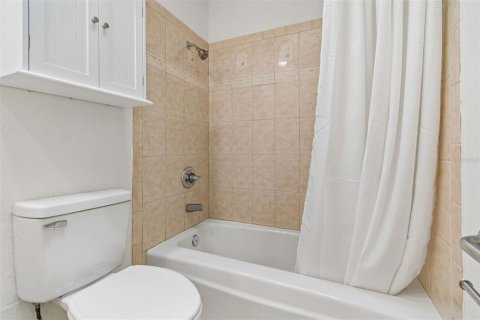 House in Sun City Center, Florida 2 bedrooms, 121.52 sq.m. № 2157596 - photo 26