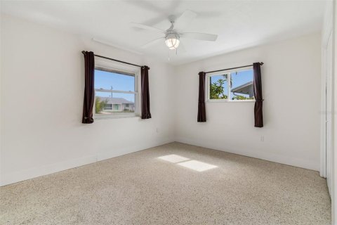 House in Sun City Center, Florida 2 bedrooms, 121.52 sq.m. № 2157596 - photo 23