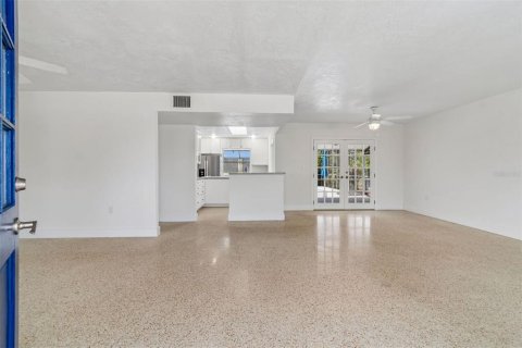 House in Sun City Center, Florida 2 bedrooms, 121.52 sq.m. № 2157596 - photo 6