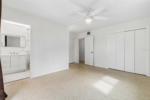 House in Sun City Center, Florida 2 bedrooms, 121.52 sq.m. № 2157596 - photo 19