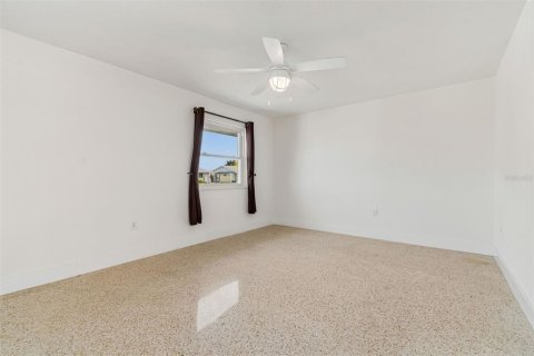 House in Sun City Center, Florida 2 bedrooms, 121.52 sq.m. № 2157596 - photo 24