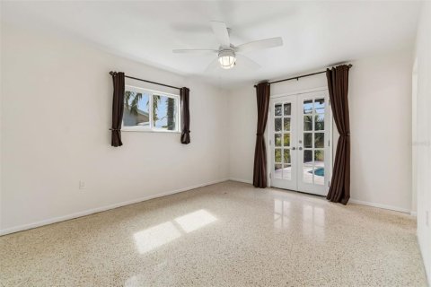 House in Sun City Center, Florida 2 bedrooms, 121.52 sq.m. № 2157596 - photo 17