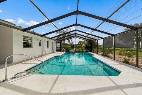 House in Sun City Center, Florida 2 bedrooms, 121.52 sq.m. № 2157596 - photo 5