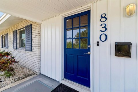 House in Sun City Center, Florida 2 bedrooms, 121.52 sq.m. № 2157596 - photo 2