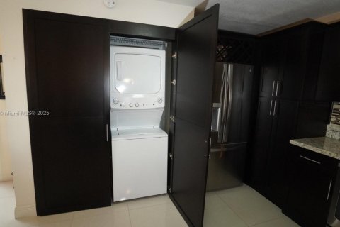 Touwnhouse à vendre à Pembroke Pines, Floride: 3 chambres, 151.9 m2 № 1739992 - photo 9
