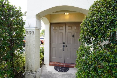 Touwnhouse à vendre à Pembroke Pines, Floride: 3 chambres, 151.9 m2 № 1739992 - photo 3