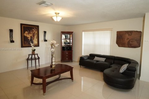 Touwnhouse à vendre à Pembroke Pines, Floride: 3 chambres, 151.9 m2 № 1739992 - photo 14