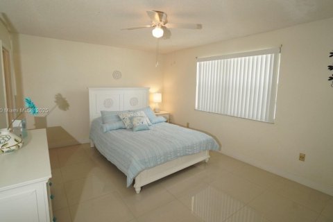 Touwnhouse à vendre à Pembroke Pines, Floride: 3 chambres, 151.9 m2 № 1739992 - photo 11