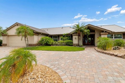 House in Tampa, Florida 4 bedrooms, 260.03 sq.m. № 2138092