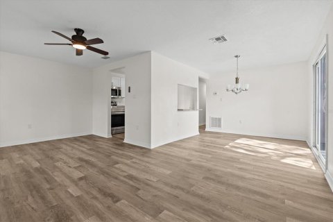 Condo in Orlando, Florida, 2 bedrooms  № 2097777 - photo 5