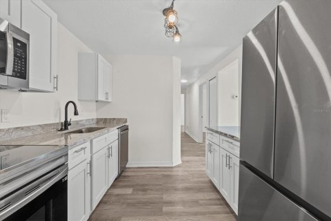 Condo in Orlando, Florida, 2 bedrooms  № 2097777 - photo 8