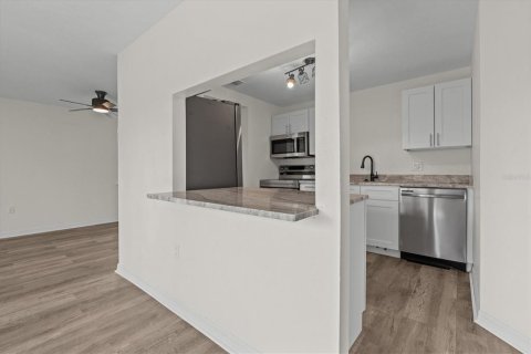 Condo in Orlando, Florida, 2 bedrooms  № 2097777 - photo 10