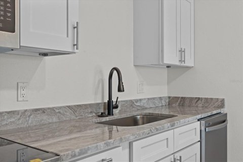 Condo in Orlando, Florida, 2 bedrooms  № 2097777 - photo 9