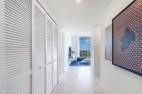 Copropriété à louer à Sunrise, Floride: 3 chambres, 151.34 m2 № 2243033 - photo 2