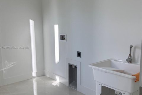 House in Lehigh Acres, Florida 3 bedrooms, 192.59 sq.m. № 1970199 - photo 20