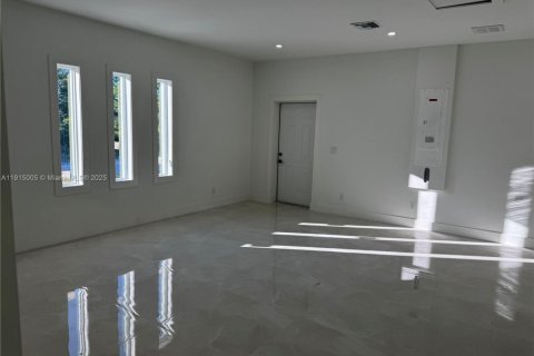 House in Lehigh Acres, Florida 3 bedrooms, 192.59 sq.m. № 1970199 - photo 24