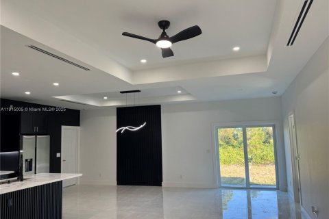 House in Lehigh Acres, Florida 3 bedrooms, 192.59 sq.m. № 1970199 - photo 8