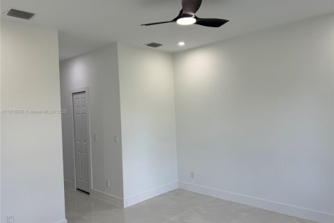 House in Lehigh Acres, Florida 3 bedrooms, 192.59 sq.m. № 1970199 - photo 9