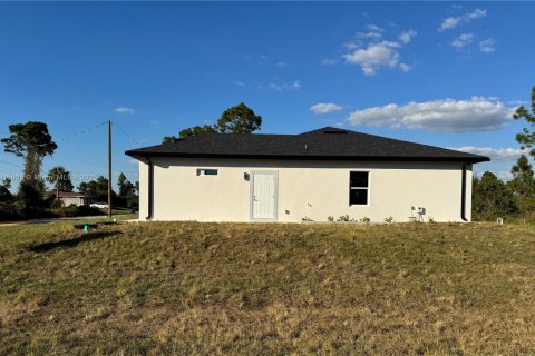 House in Lehigh Acres, Florida 3 bedrooms, 192.59 sq.m. № 1970199 - photo 5