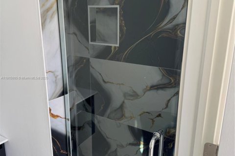 House in Lehigh Acres, Florida 3 bedrooms, 192.59 sq.m. № 1970199 - photo 19