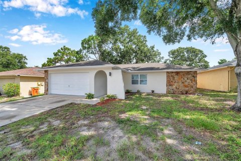House in Palm Harbor, Florida 3 bedrooms, 131.74 sq.m. № 1828594 - photo 2
