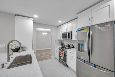 House in Palm Harbor, Florida 3 bedrooms, 131.74 sq.m. № 1828594 - photo 16