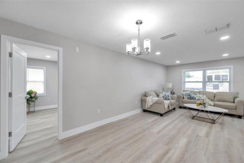 House in Palm Harbor, Florida 3 bedrooms, 131.74 sq.m. № 1828594 - photo 11