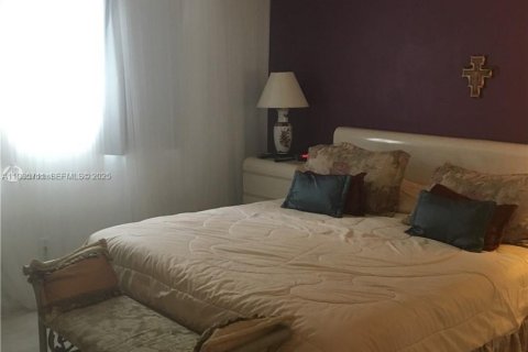 Condominio en venta en Hallandale Beach, Florida, 1 dormitorio, 57.6 m2 № 1993847 - foto 13